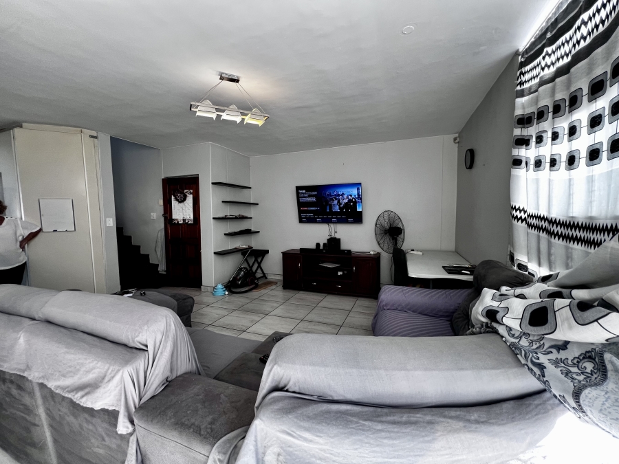 2 Bedroom Property for Sale in Table View Western Cape